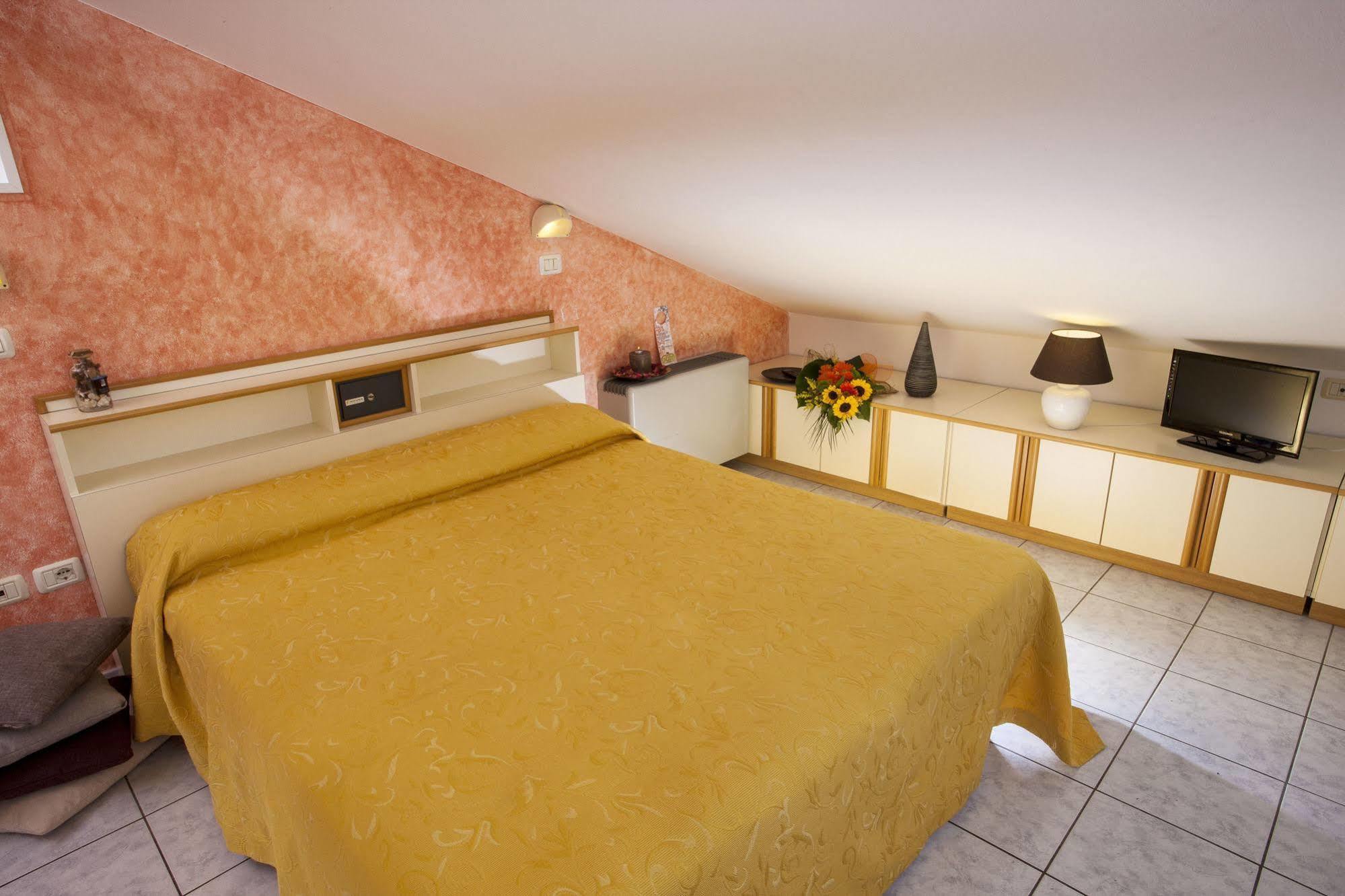 Hotel Locanda Rosy Κατόλικα Εξωτερικό φωτογραφία